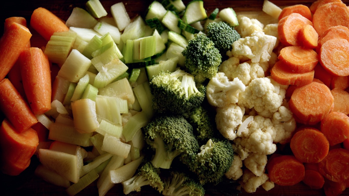 Seckano povrće za ručak: šargarepa, celer, brokoli i karfiol